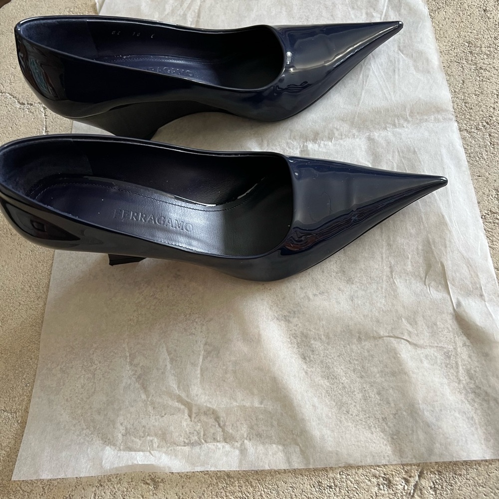 Salvatore Ferragamo Dark Navy Pointed Heels in a size 10 Medium…EUC - Picture 5 of 15